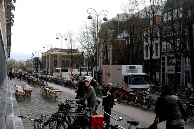 У жителей Амстердама: закончились велопарковки в городе. ФОТО