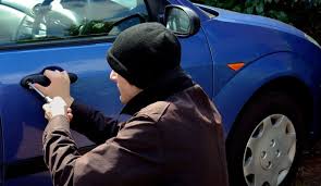 У ХМЕЛЬНИЦЬКОМУ ЗАТРИМАЛИ ЗЛОДІЯ-РЕЦИДИВІСТА, НА РАХУНКУ ЯКОГО БЛИЗЬКО 30 КРАДІЖОК З АВТОМОБІЛІВ