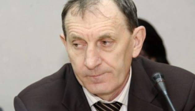 Чиновник, отводивший землю для «Межигорья», пытается восстановиться на работе