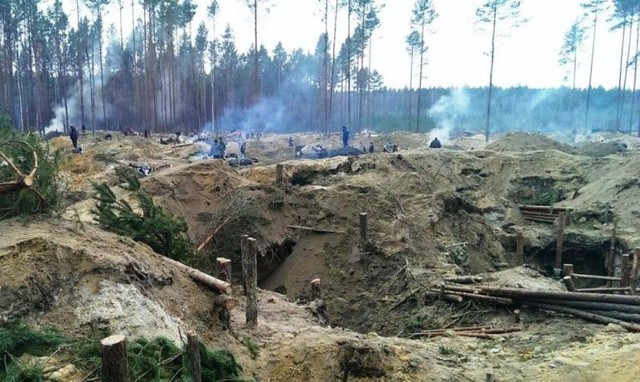 Война и мир в Клесове. Копатели янтаря требуют легализации