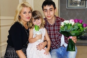 Знаменитый экс-футболист "Динамо" в запое избил сына и поиздевался над дочкой