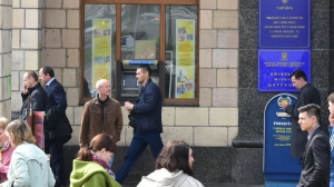 Сергей Тигипко появился в Киеве и зашел в Главпочтамт (фото)