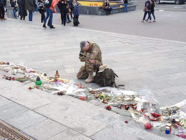 Чи допомагає держава вдовам загиблих героїв війни на Донбасі