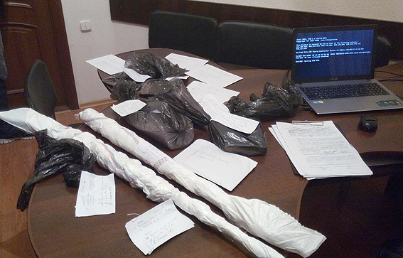 У ВІННИЦІ ВИКРИТО ЗЛОЧИННУ ДІЯЛЬНІСТЬ ГРУПИ ПОЛІЦЕЙСЬКИХ (ФОТО)