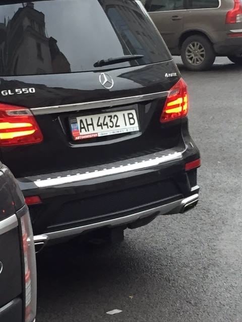 "Важный гость": в Москве у здания Минобороны засекли Mercedes из "ДНР"