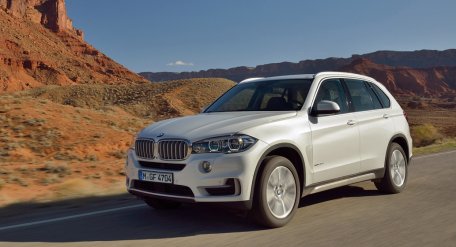 Дружина заступника голови львівського СБУ їздить на чужому BMW X5