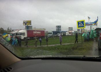 В Киеве на Окружной АТОшники заблокировали движение во всех направлениях