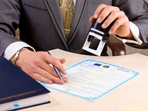 Запрет на отчуждение недвижимости может снять любой нотариус