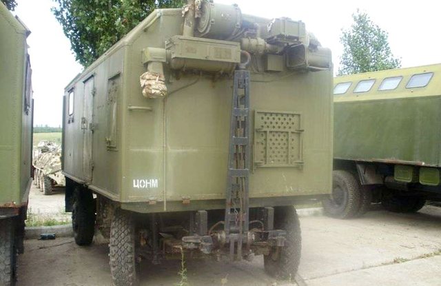 Фотофакт: В Житомире распродают военные кунги за 2,5 тыс. долларов