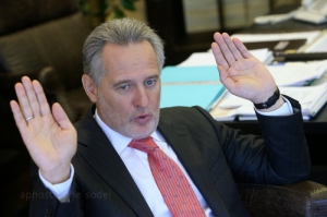 Як Фірташ під носом у СБУ возить до Криму українську сировину (СПЕЦРЕПОРТАЖ)