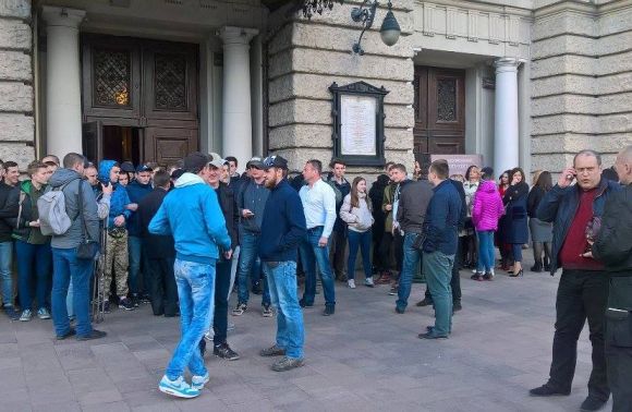 У Львові відбулися сутички через концерт російськомовного гурту “Неангели”