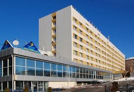 Держвиконавці продадуть столичний готель «Дружба» дешевше квартири у «хрущовці» пізнім вечором вихідної неділі