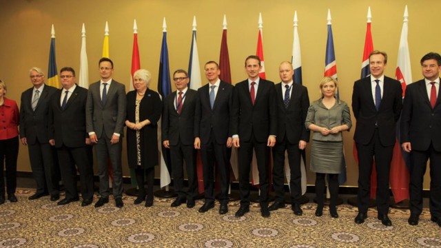 Главы МИД 12 стран ЕС призвали предоставить Украине безвизовый режим