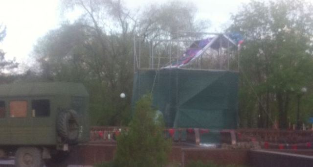 Стало известно, кому возводят памятник в центре Луганска