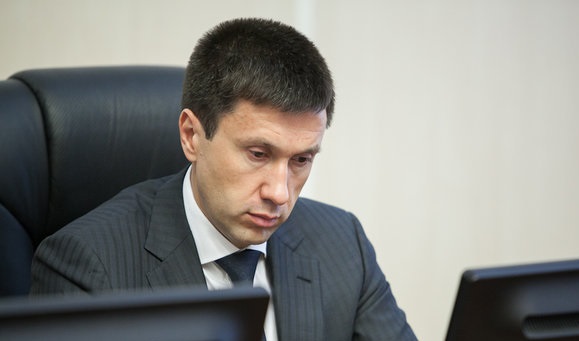 Следственный Комитет шерстит окружение свердловского губернатора: первые задержания