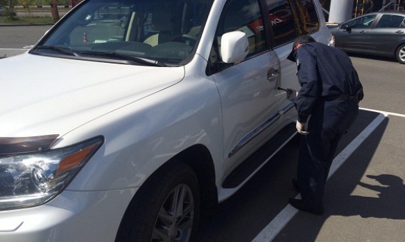 В Киеве на стоянке у торгового центра произошла стрельба, есть пострадавший