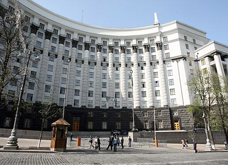 Кабмин одобрил законопроекты об отмене налогов на пенсии и повышении соцстандартов на 10%