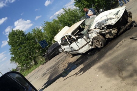 Під Вінницею «Мазду» на швидкості викинуло на зустріч «Мерседесу»