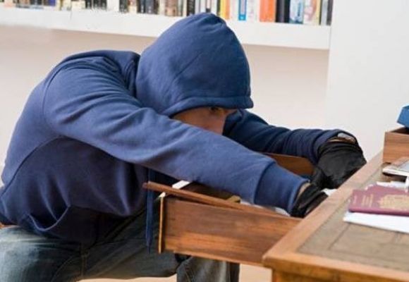 На Львівщині з будинку мера вкрали 50 тисяч і золото