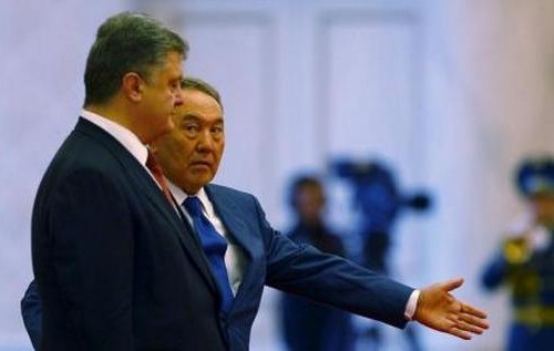 Назарбаев уступил давлению улицы, но предостерег от "повторения Украины"