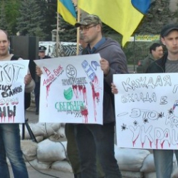 В Харькове ветераны АТО и волонтеры пикетировали российские банки