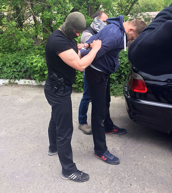 Задержанные СБУ пограничники передавали взятки от контрабанды высшему руководству МВД