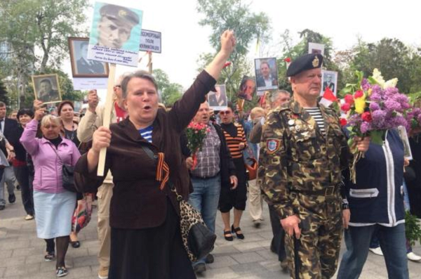 Сепаратистский митинг: в Одессе подняли красные флаги