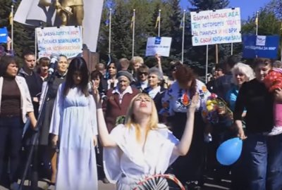 Прихильниці Наталі Королевської облилися зеленкою "на знак солідарності"