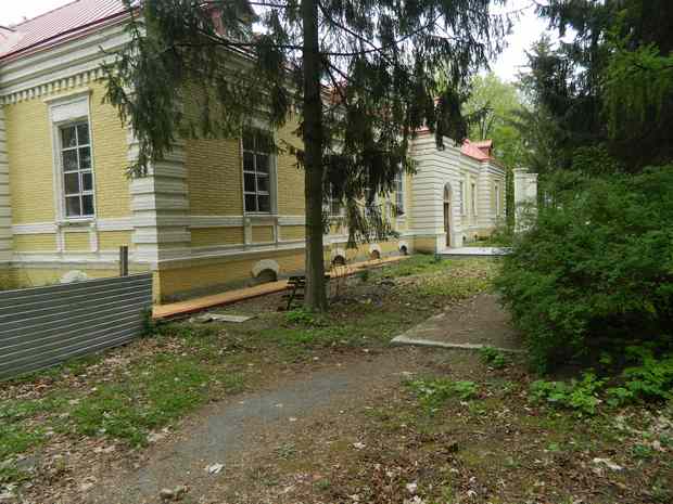 Скільки чиновники можуть заробити на … Шевченкові?