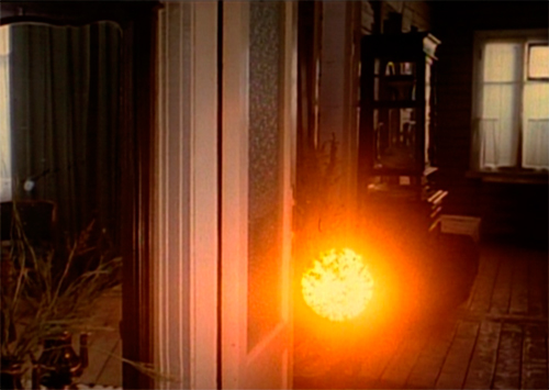 На Черкасщине в жилой дом залетела шаровая молния, наделав немало беды