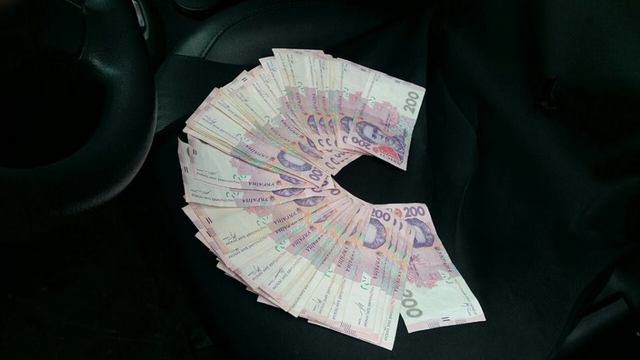 В Донецкой области задержаны полицейские, требовавшие взятку от водителя в обмен на документы