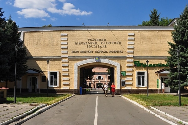 Волонтер: Под госпиталь бойцов АТО подвезли «титушек», готовятся провокации