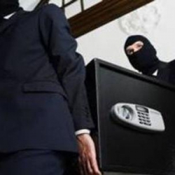 Из львовского банка похитили сейф с деньгами