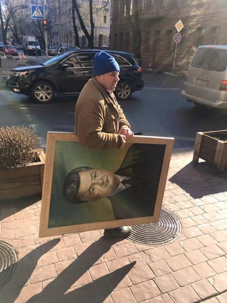 В школах Киева начали снимать портреты Порошенко – соцсети