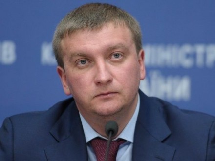 Міністр юстиції запропонував парламенту звільнити 800 суддів