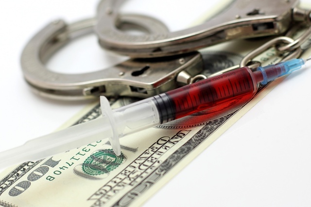 СМИ: в Киеве участковые вступили в сговор с наркоманами