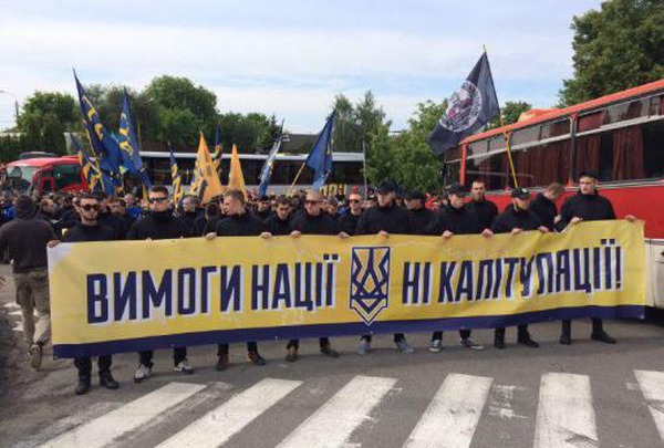 "Не мой сценарий": Порошенко ответил "Азову" по поводу Донбасса