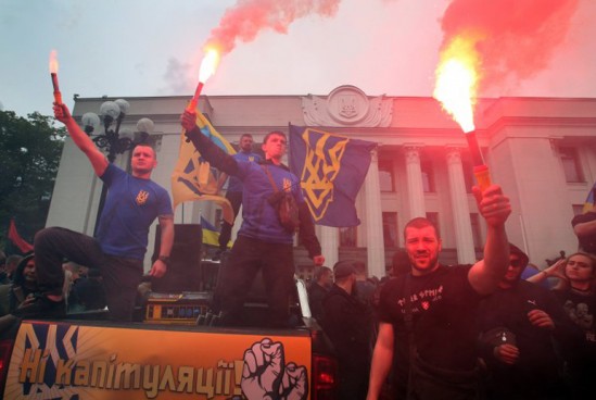 Зачем «Азов» приходил к Раде