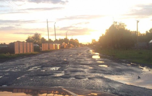 Худшие дороги в Украине находятся на севере Харьковской области. ФОТОФАКТ