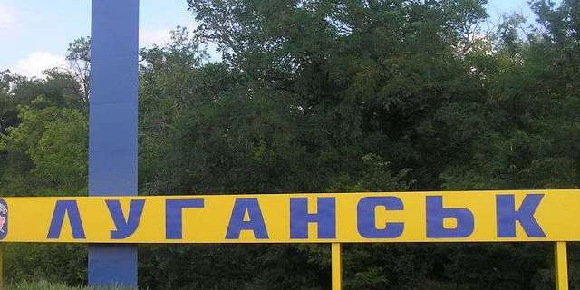 Жительница оккупированного Луганска сделала фото с украинским флагом