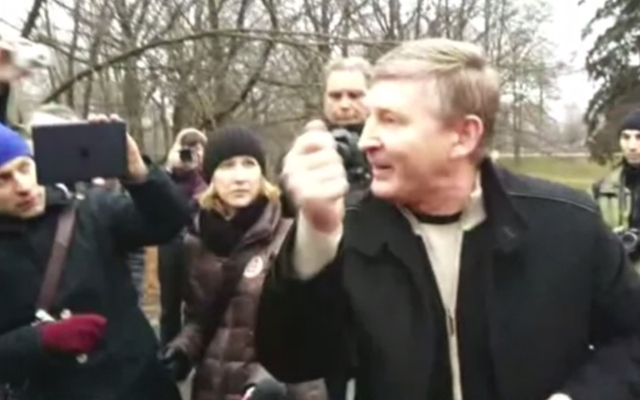 Очевидец вспомнил, как Ахметов в спортивных штанах общался с активистами