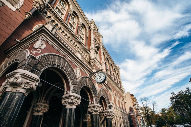 НБУ успокаивает, что банк Коломойского не лопнет