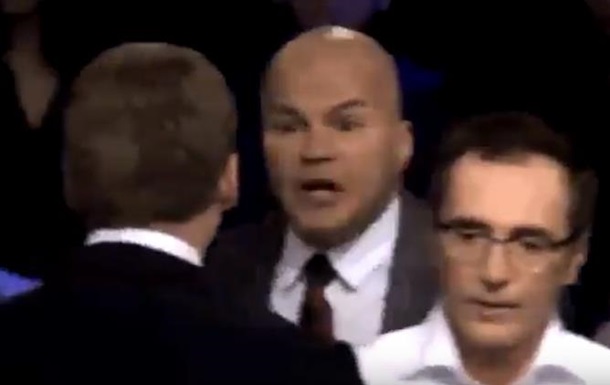 Украинского политолога побили на российском ТВ