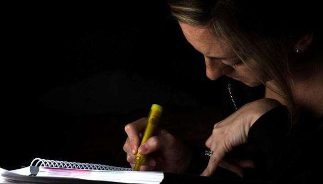 Во Львове студенты устроили «коридор позора» для преподавательницы-сепаратистки