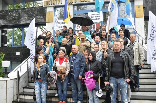 Активисты в Одессе ополчились против украинского телеканала: опубликованы фото