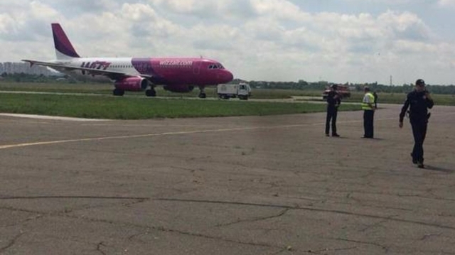 В аэропорту Киева заминировали самолет на Меммингем