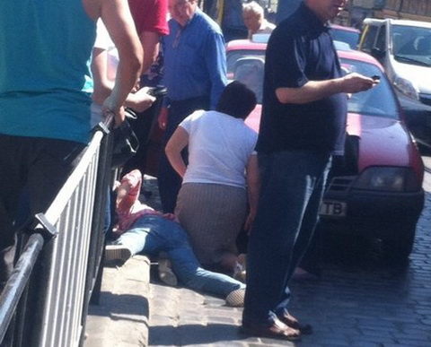 У Львові авто збило матір з донькою, що переходили вулицю