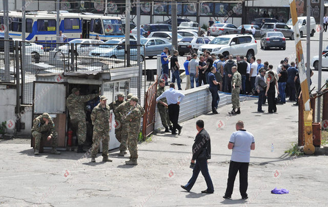 В центре Днепра развернулась настоящая битва за парковку