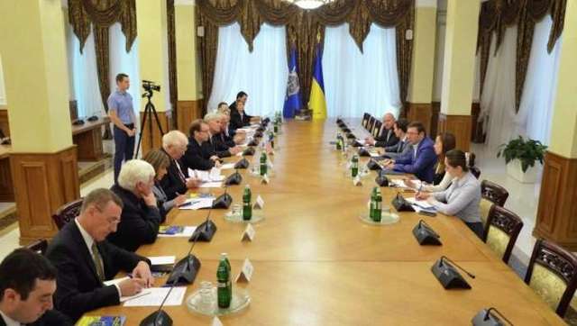 Луценко пообещал довести до конца дело Януковича