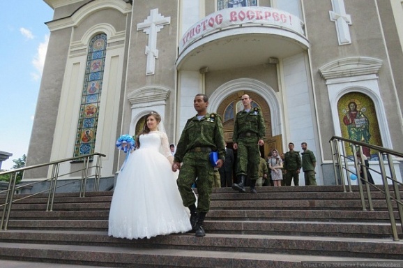 В оккупированном Донецке обвенчался боевик из Колумбии